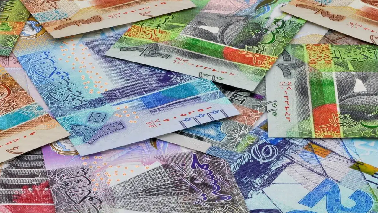 تغيرات سعر الدينار الكويتي مقابل الجنيه في البنوك خلال تعاملات السبت